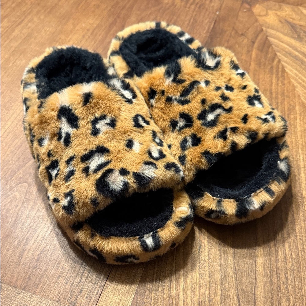 Women’s Crocs Slippers